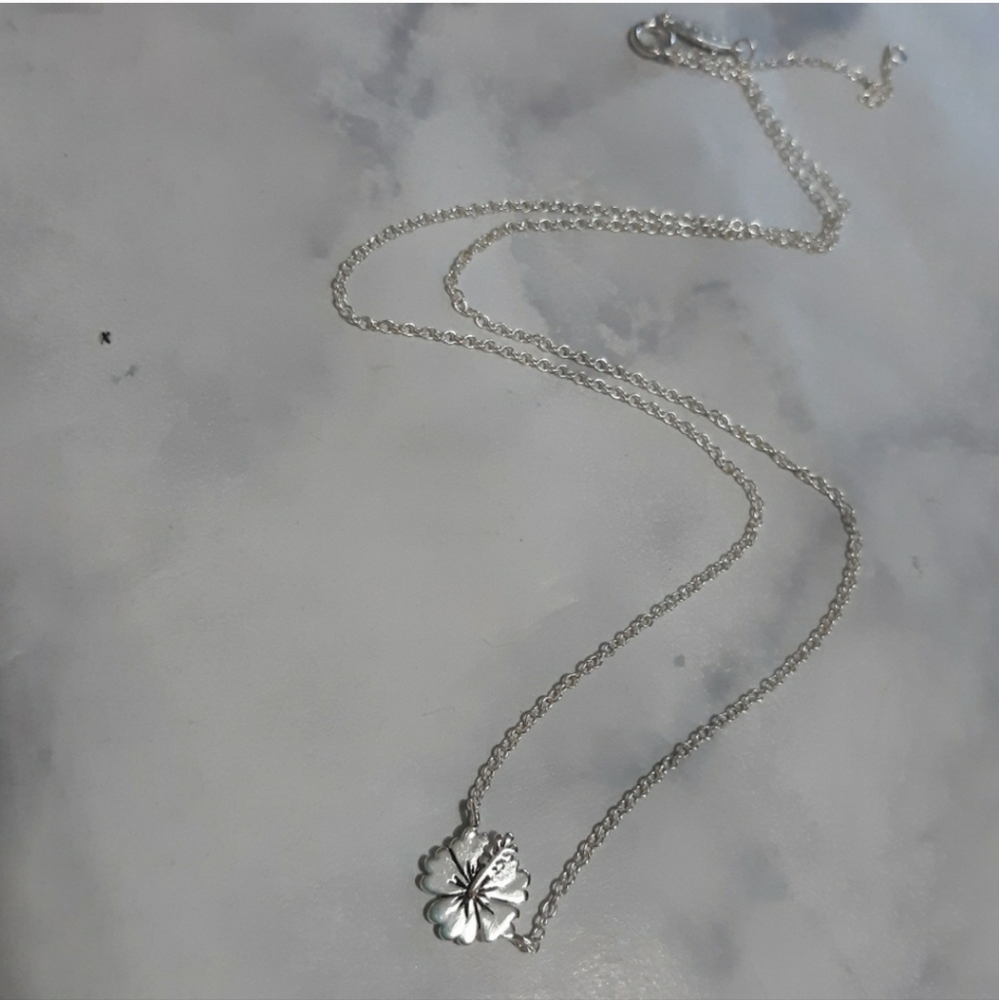 🩶DISNEY Silver Hibiscus Necklace🩶